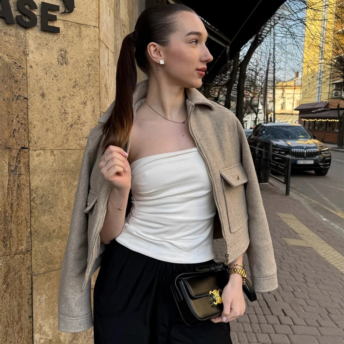 Stylish Women's Short Lapel Bomber Jacket - Zip Front & Flap Pockets - Trendy Outerwear for Casual & Chic Looks